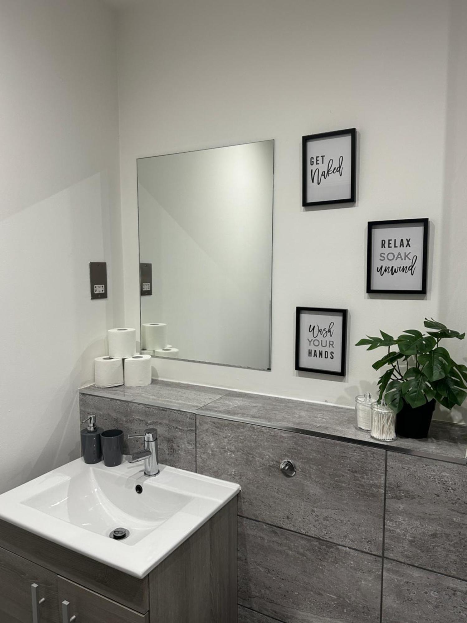 Retro Suite A Luxury Apartment With King Size Bed Wii Games And Entertainment Leicester Exterior foto